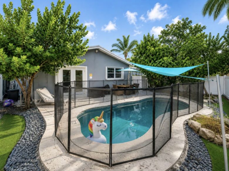 Pool with sunshade and Safety fence