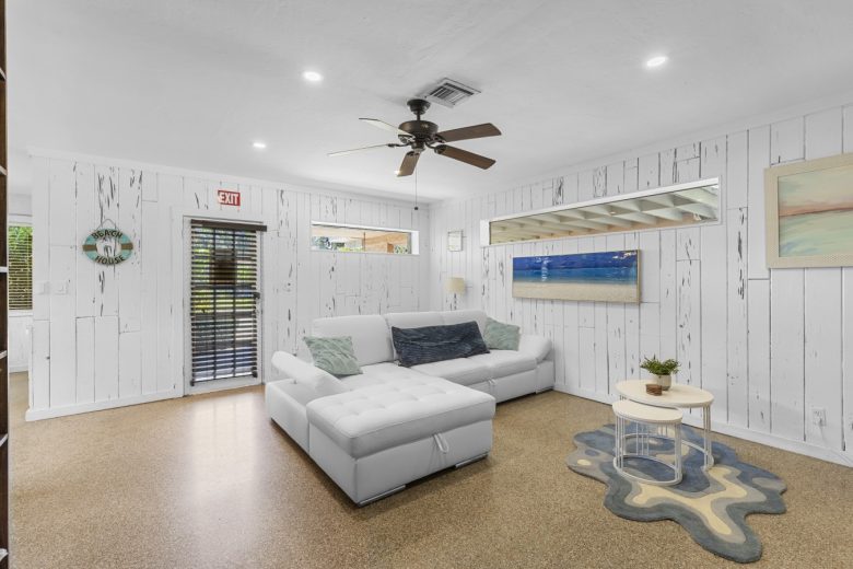 Living Room Sofa Lounger and pull out