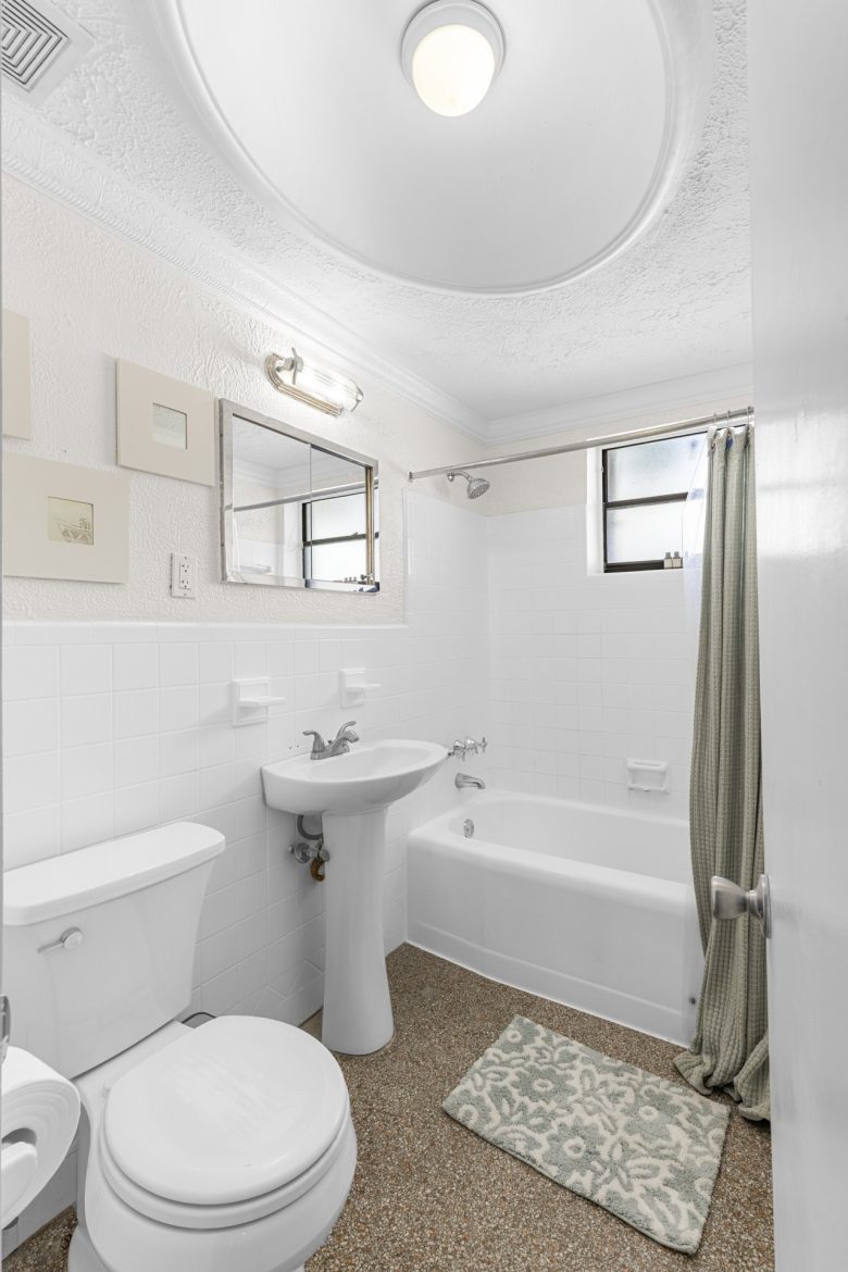 Second Bathroom with bathtub